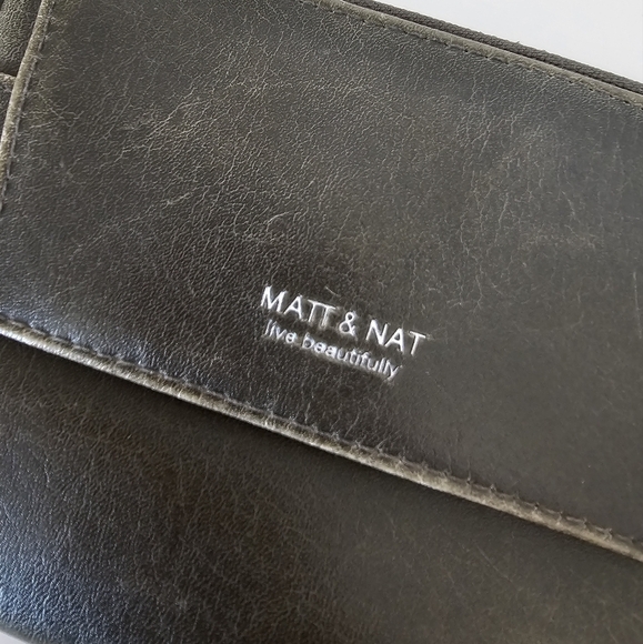 Matt & Nat Green Wristlet Vegan Leather - Picture 2 of 8